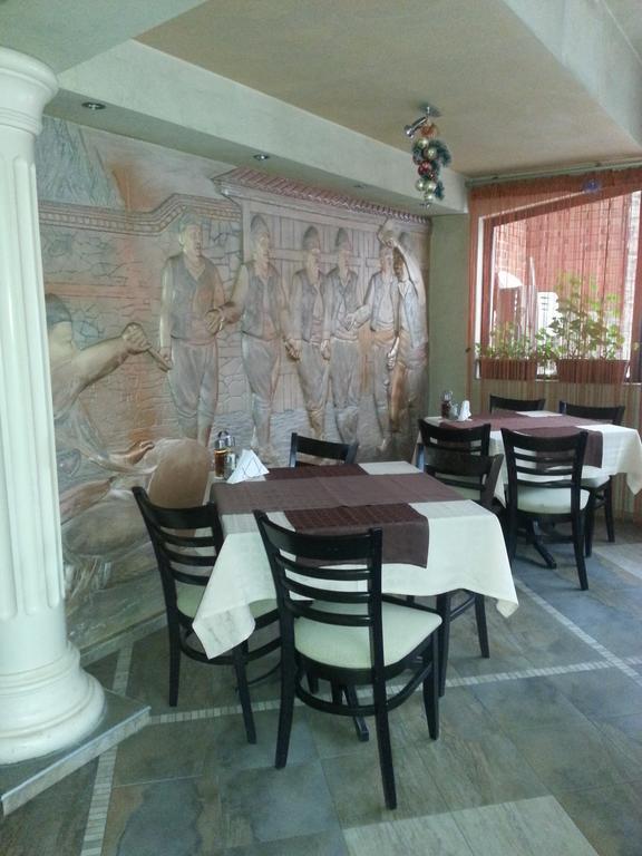 Family Hotel Yola Chepelare Ngoại thất bức ảnh